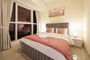 Silk Valley - Stylish Waterfront 3BR with Scenic Sea View