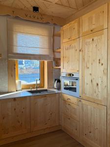 Luxury Mountain Villa with Hot Tub