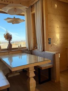 Luxury Mountain Villa with Hot Tub