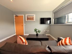Modern Central Quayside Two Bedroom Apartment Sleeps 4 Parking