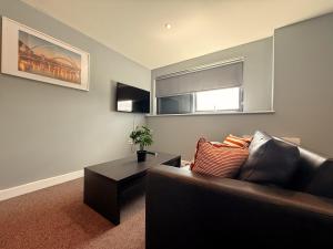 Modern Central Quayside Two Bedroom Apartment Sleeps 4 Parking