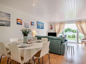 3 Bed in Cirencester oc-90082