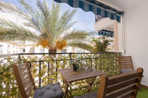 C03 Bright 3 bdr with terrace city center