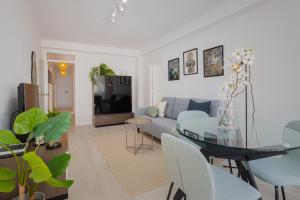 C03 Bright 3 bdr with terrace city center