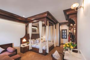 Willowdale Villa