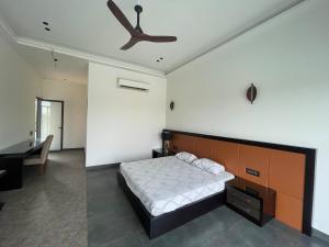 Private Luxury Farmstay - Pool, Party Hall & Lawns