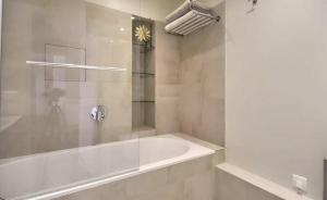 Appartements Kennedy Front Seine and Eiffel Tower