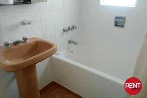Rent Charcas y Thames
