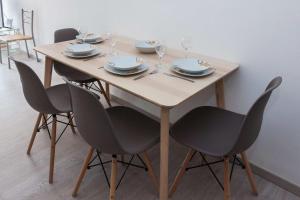 Trendy Cozy 2 Bd Apt in Panormou Metro Station