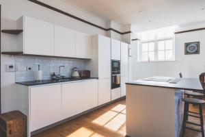 Stylish Historic Acton Apartment