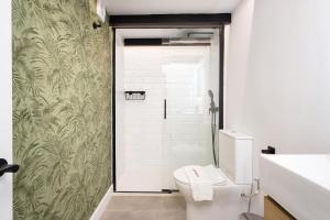 C06 Stylish Studio in Downtown