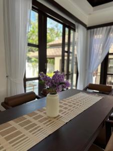 Renovated 4-Bed Villa Private Pool