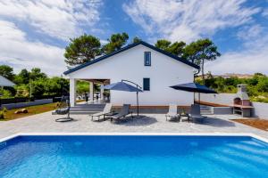 Holiday house Radovic with pool