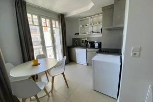 Nice Cocoon 45 M With Balcony Near The Beach