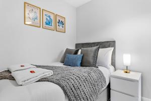 2BR - Newly Refurbished - Free Parking