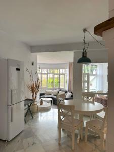 Mar de Calahonda by Alfresco Stays