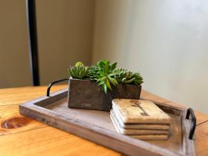 Charming Family Retreat with New Hot Tub, Walk to Main Street & Transit Center 470