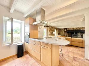 Grande maison familiale avec jardin proche des plages à Ploéven