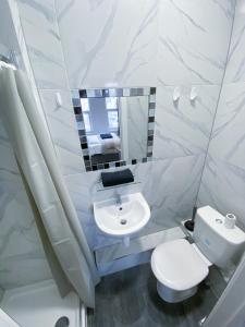 Bright & Modern Studio Flat - 10 min walk to tube