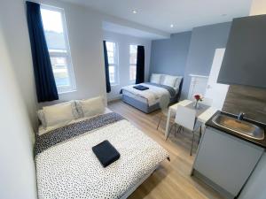 Bright & Modern Studio Flat - 10 min walk to tube