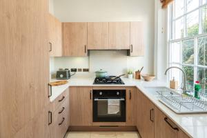 Abbey Rd 4Bed Flat -Step away The Beatles Crossing