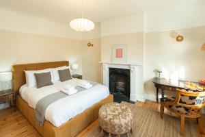 Abbey Rd 4Bed Flat -Step away The Beatles Crossing