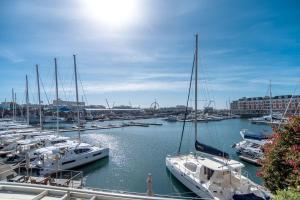 Cape Town Luxury Marina Estate Apartment V&A Waterfront