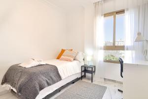 C09 Roomy Luminous 5 Bedroom in Town