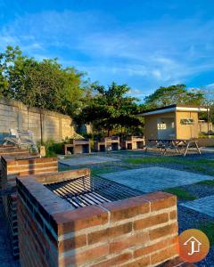 Condo with free pool access and WiFi, near Mactan Airport and Beaches