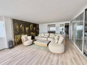 Luxurious 3-Bedroom Apartment in Alghero with Full Accessibility