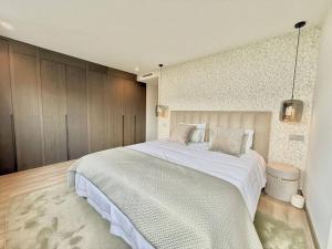 Luxurious 3-Bedroom Apartment in Alghero with Full Accessibility