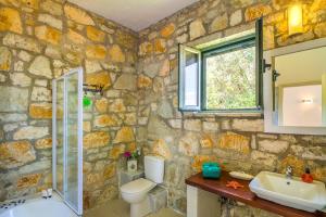 Villa Armonia by Rastonivillas - Colorful and sunny! northeast Corfu