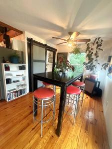 Lakefront with hot tub, firepit, BBQ, kitchen, patio