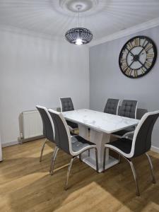 5BR 5BA House with Free Parking for Family and Corporate