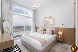 Vogue Vacation Homes, Arjan Skyz by Danube near Miracle Garden, one bedroom Apartment with Balcony and City View, Access toAmenities