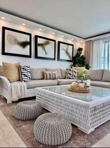 Lovely Beach Apartment with Pool B401