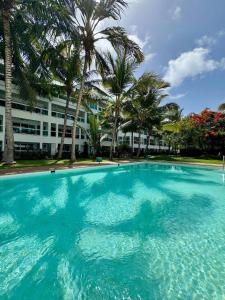 Lovely Beach Apartment with Pool B401