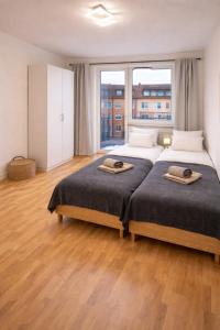 Cozy Comfort 2 BR Apartment with Balcony