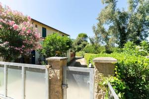 Quercianella Relax in Villa with Patio & Garden