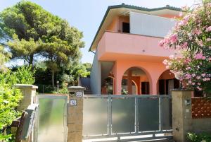 Quercianella Relax in Villa with Patio & Garden