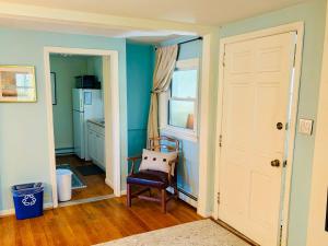 Private Green Cottage near downtown