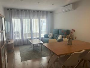 LA SOLANA Rosas Roses INTERimmo