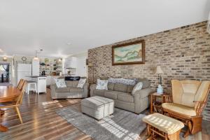 Surf & Turf - Great Home Located on South Main