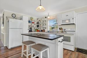 Surf & Turf - Great Home Located on South Main