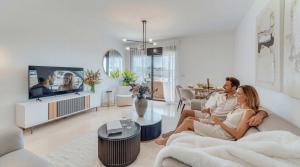 VACATION MARBELLA I The Sunrise Golden Mile Flat, Next to Convention Center, Recently Refurbished, Prime Location, 300m to the BEACH