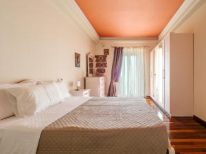 Acropol Seaview Apartment in Corfu Old Town by the Old Port