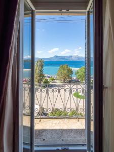 Acropol Seaview Apartment in Corfu Old Town by the Old Port