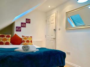 1 Bedroom Apartment, Reception ,Kitchenette, Private Bathroom