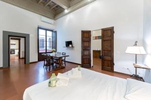 UNYCA- Elegant Apartment "Santo Spirito"