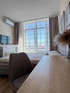 Малоголосівська 12, Deluxe